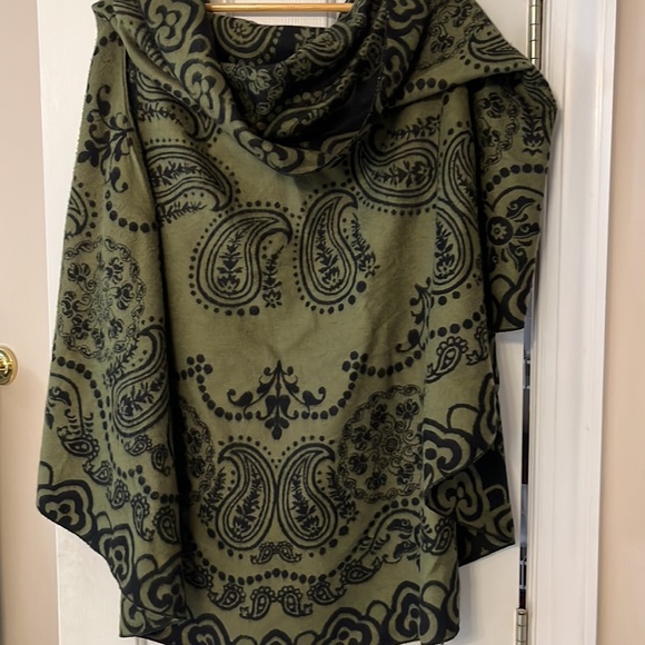 Reversible cape - Picture 2 of 2